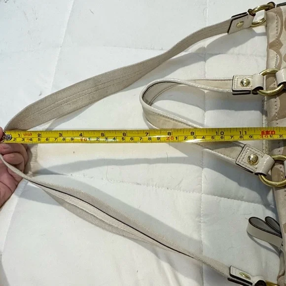 Coach Bucket Style Signature logo with Heart Accents - Picture 13 of 15